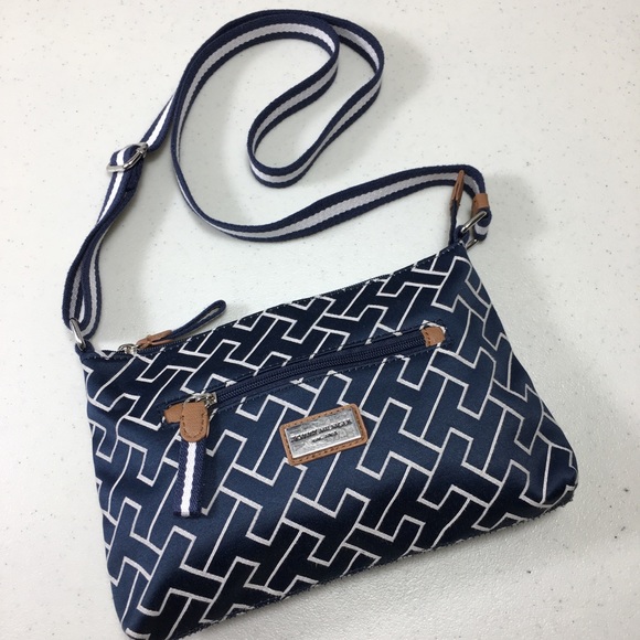Tommy Hilfiger Handbags - 💣 Tommy Hilfiger Crossbody Purse